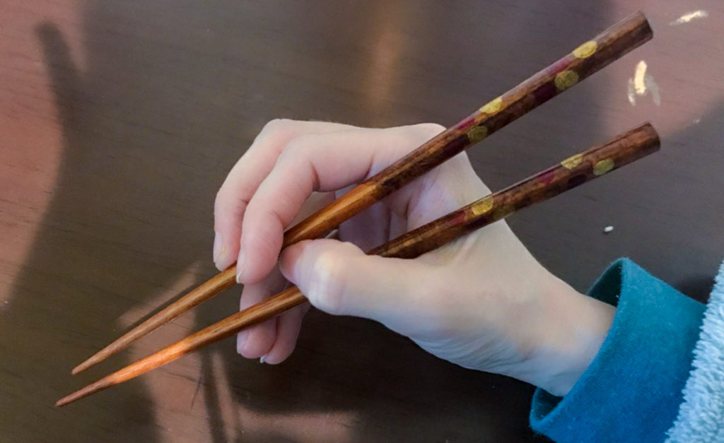 Marcosticks - user17 - Count-to-4 Grip - hidef-closed posture view - index finger draped over thumbnail - looks like OK gesture - u_sudakifiss_chopsticks