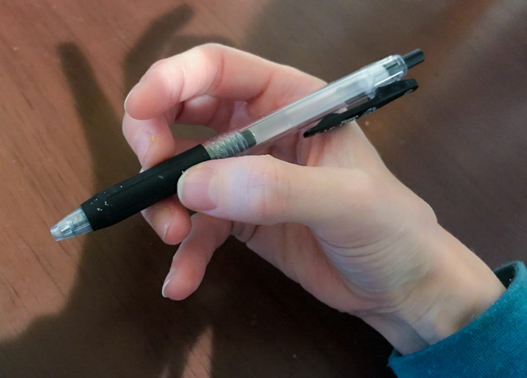 Marcosticks - user17 - Count-to-4 Grip - hidef - holding a pen instead with same posture - index finger not used - looks like OK gesture - u_sudakifiss_chopsticks