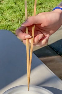 Marcosticks - User38 - Lateral Classic - pos3 closed pose - IMG_5009 - chopstick grip