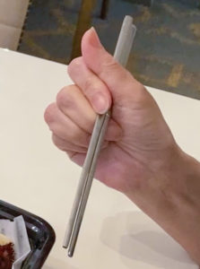 Marcosticks - User56 - Lateral Classic - pos5 abutting compressed posture - artificial for this grip - IMG_5255 - chopstick grip