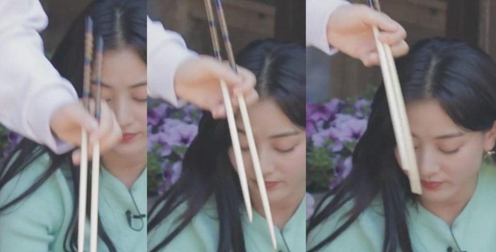 Marcosticks - Jeongyeon - Double Hook - Lefthanded - Curled index around thumb - TWICE TdoongEp3-sect2 00-34 a b c - chopstick grip